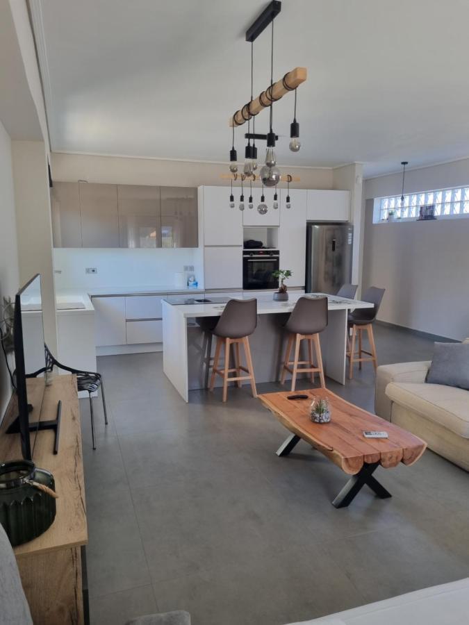 New Minimal Apartment,10' From Athens Airport Spáta Dış mekan fotoğraf
